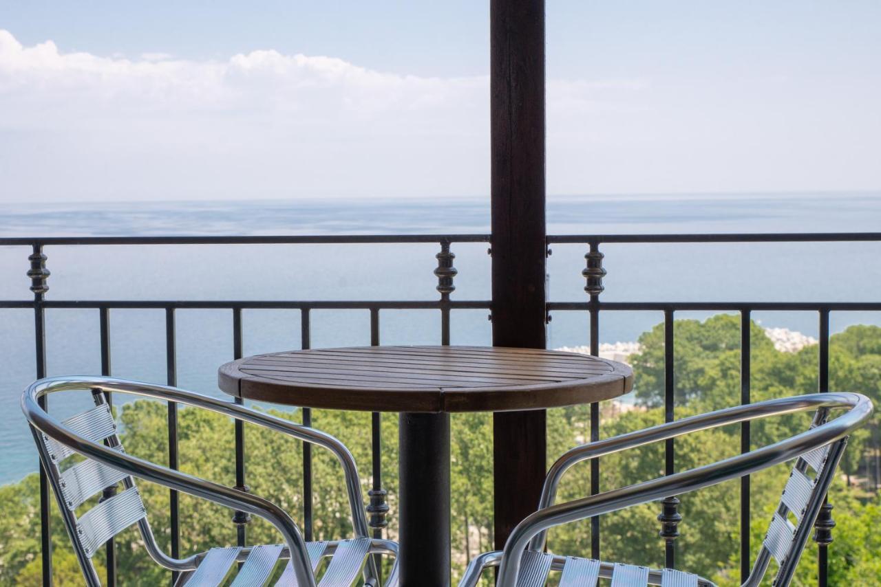 Marabou Hotel Chorefto Екстериор снимка